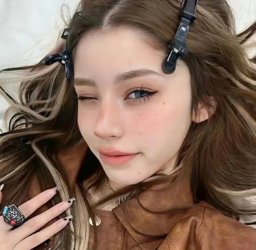 玉女桃花满堂红